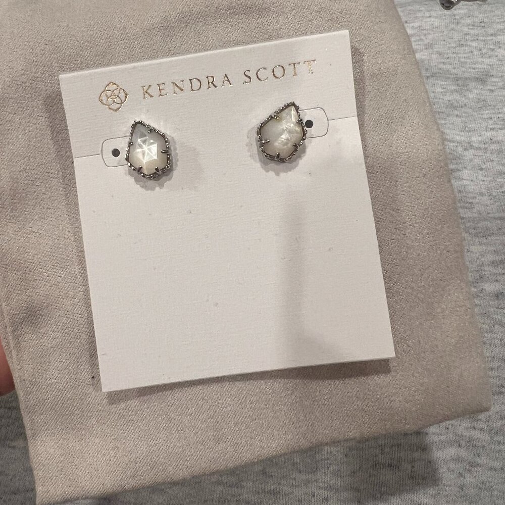 Kendra Scott Tessa Studs in Silver and Ivory Mother of Pearl